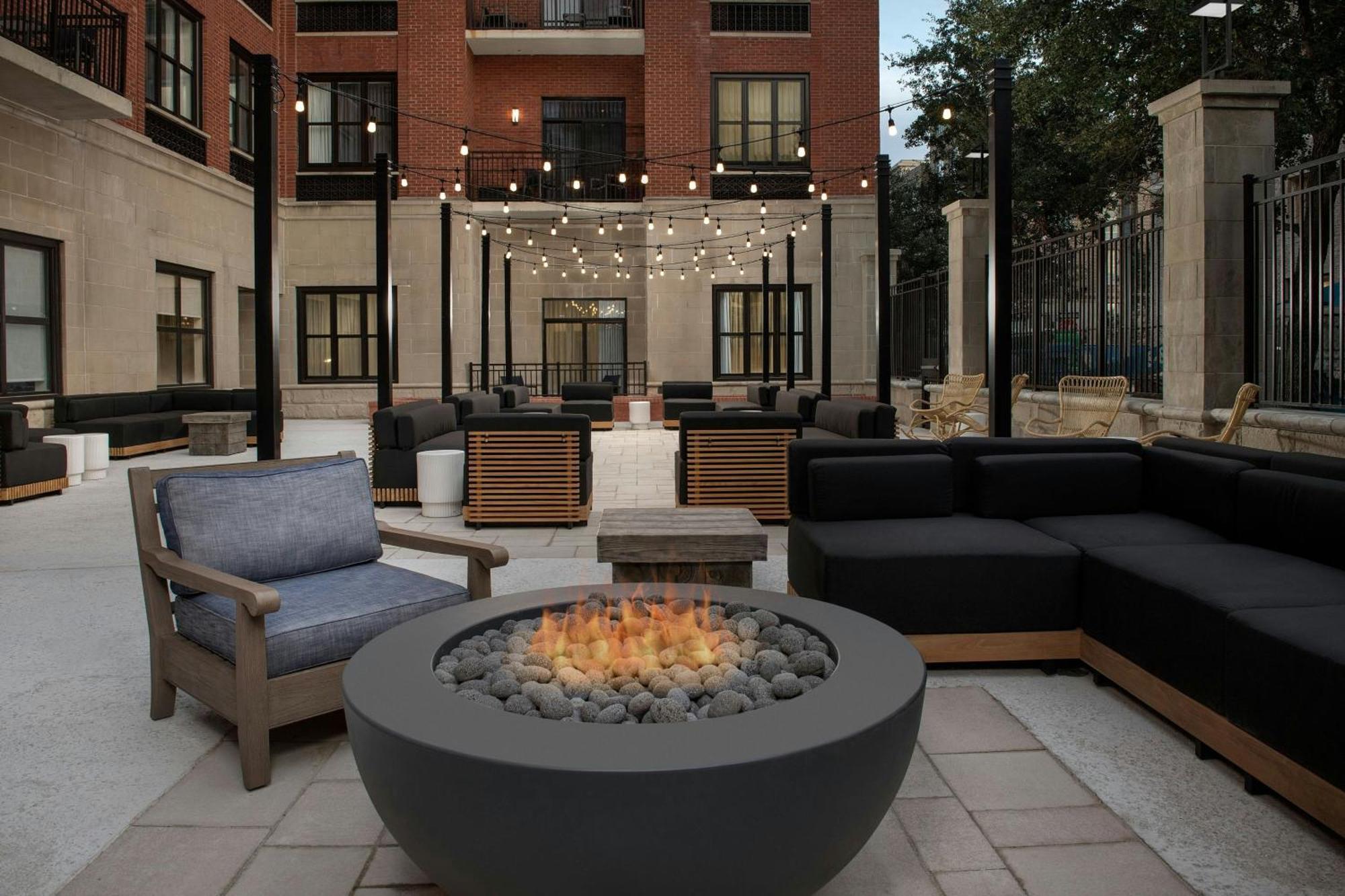 Courtyard By Marriott Savannah Downtown - Historic District Екстериор снимка